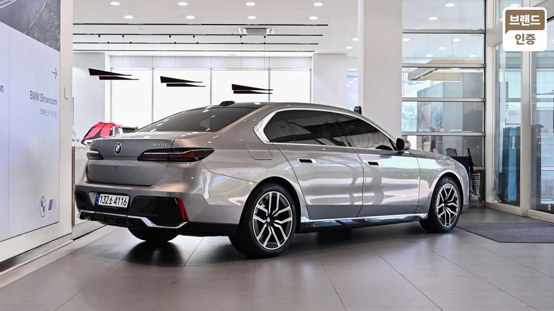 BMW 7 Series G70 Diesel 3.0 740d xDrive M Sport — фото 4