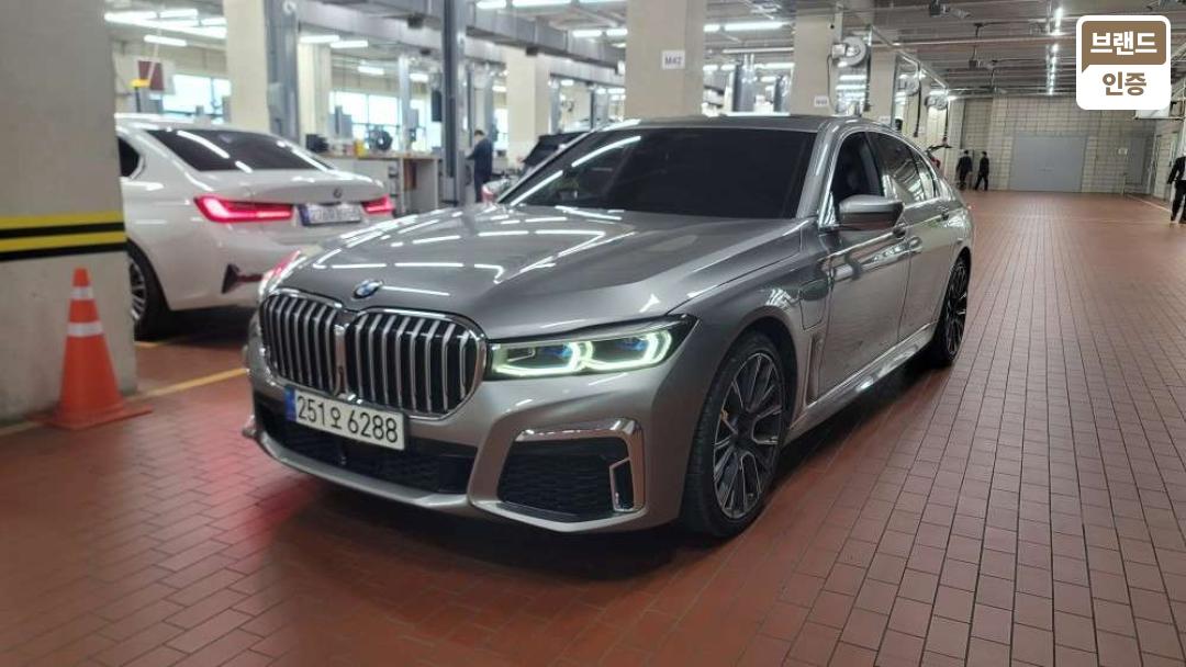 BMW 7 Series G11 F/ L Gasoline + Electric 745e i Performance M Sport
