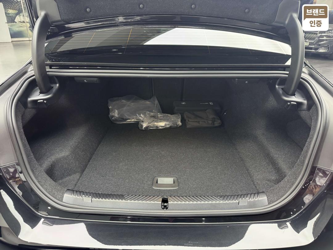 BMW i5 G60 M60 xDrive Pro 8