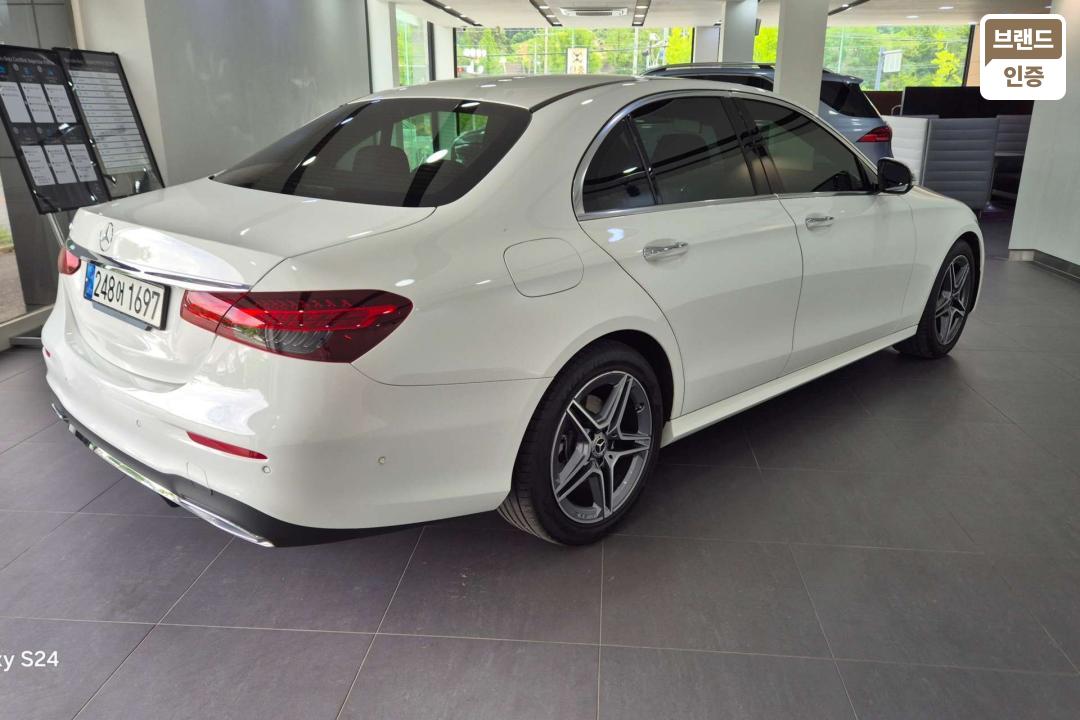 Mercedes-Benz E-Class W213 E250 AMG Line 3