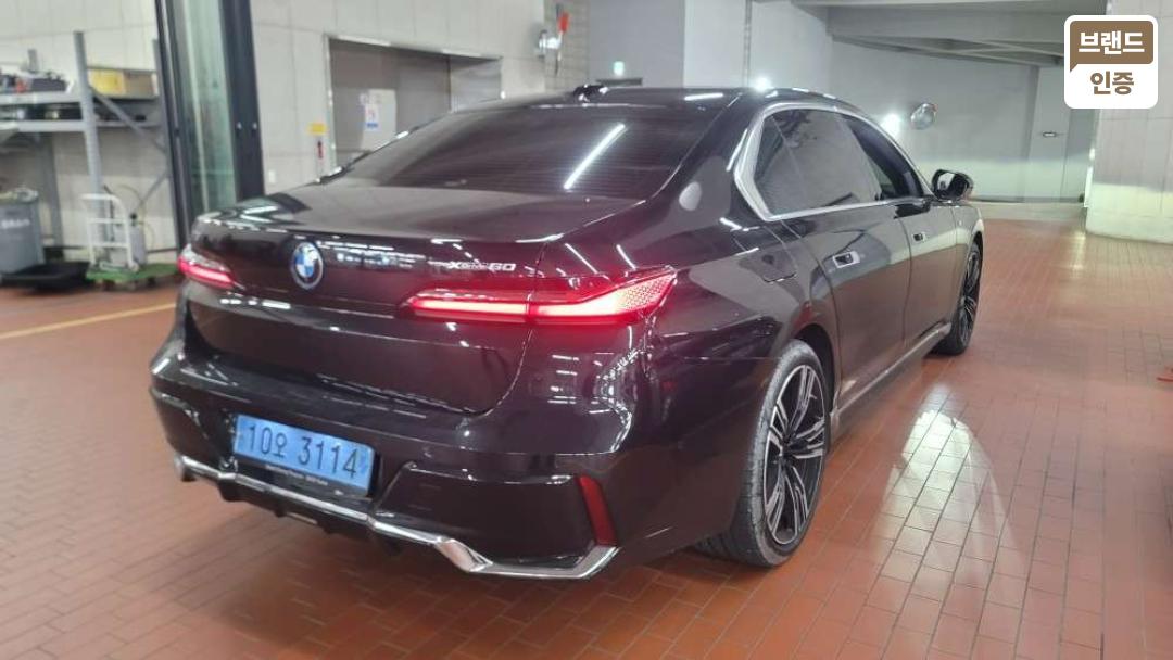 BMW i7 G70 xDrive60 M Sport 3