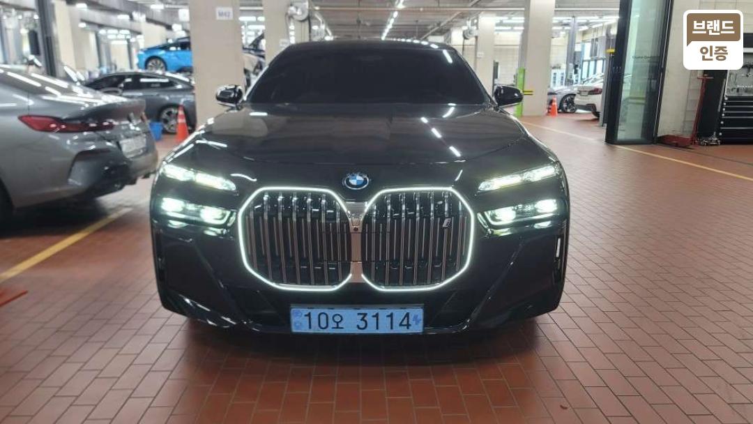 BMW i7 G70 xDrive60 M Sport 4