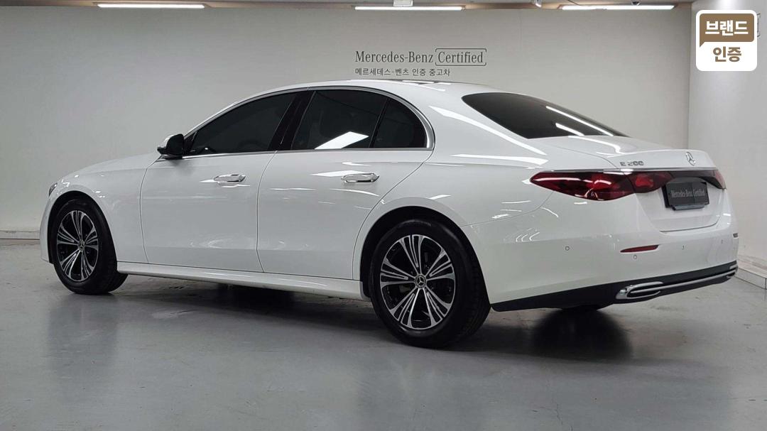 Mercedes-Benz E-Class W214 Gasoline 2.0 E200 Avantgarde — фото 2