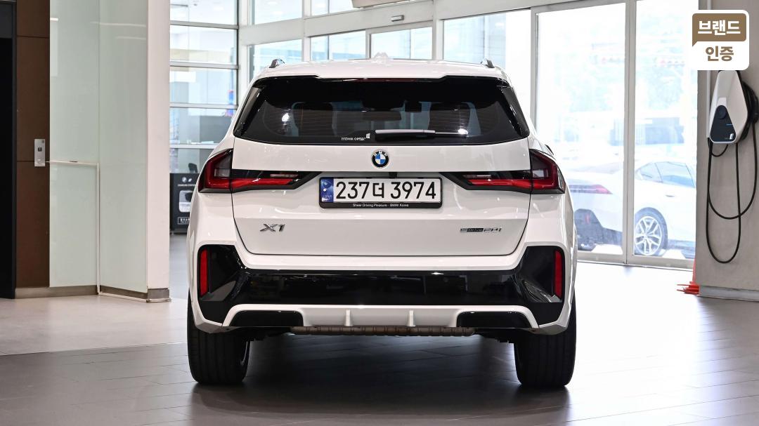BMW X1 U11 Gasoline 2.0 sDrive20i M Sport — фото 4