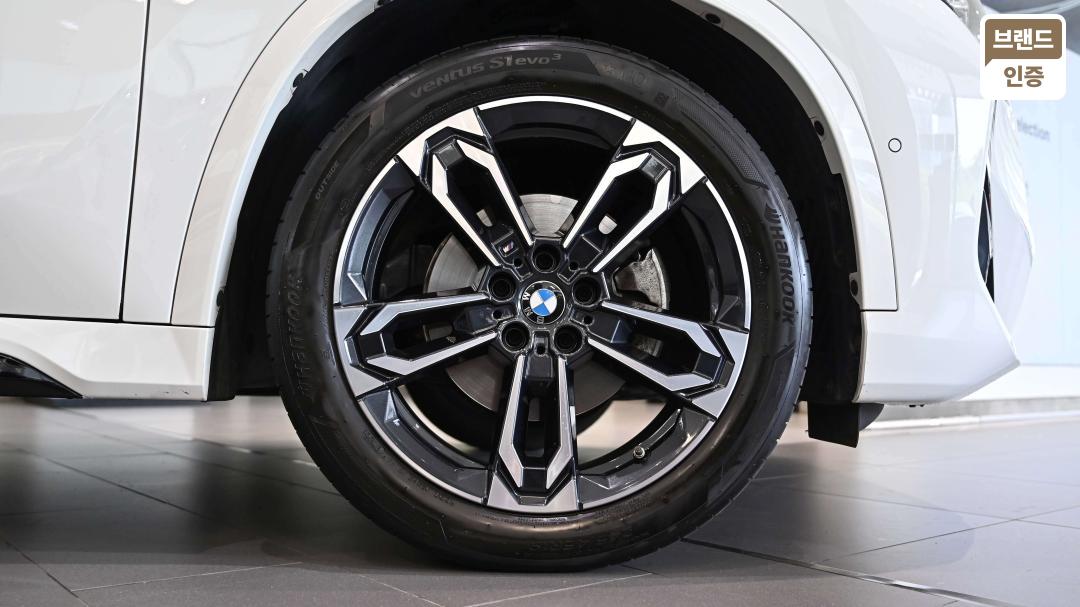 BMW X1 U11 Gasoline 2.0 sDrive20i M Sport — фото 5