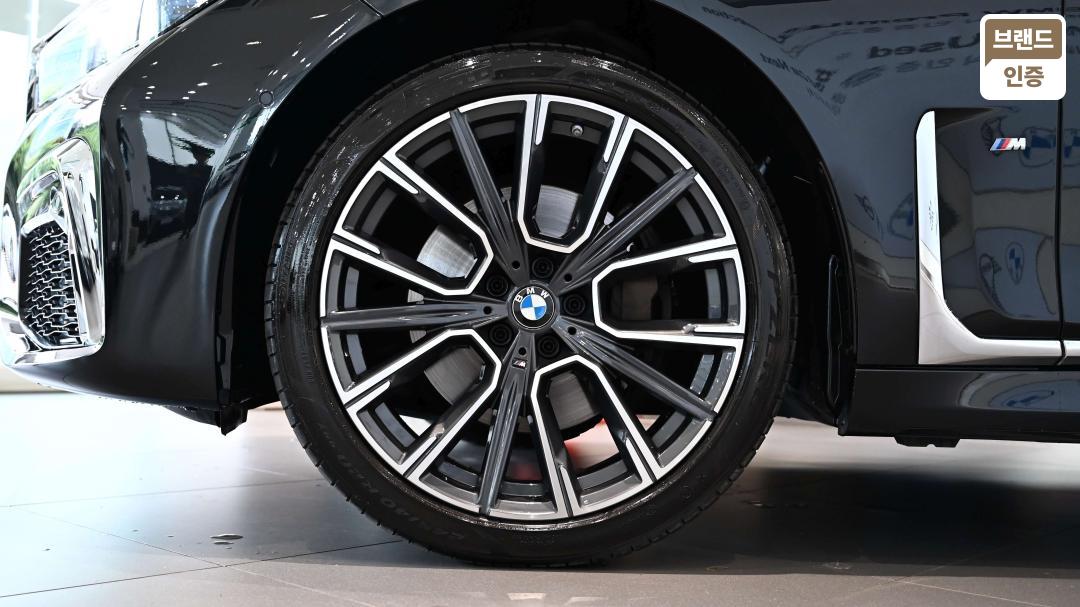 BMW 7 Series G11 F/ L Gasoline 4WD 740Li xDrive M Sport — фото 5