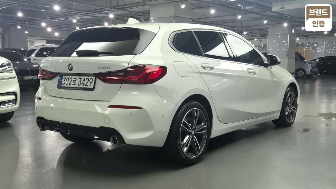 BMW 1 Series F40 Gasoline 2WD 120i Sport 5