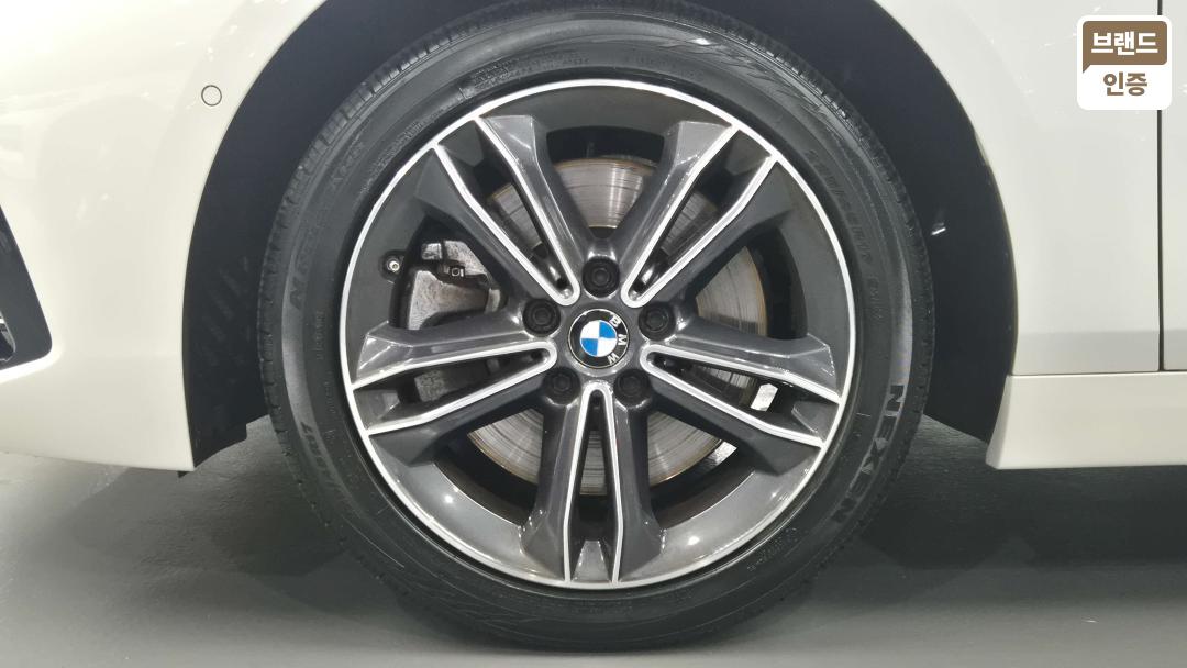 BMW 1 Series F40 Gasoline 2WD 120i Sport 6