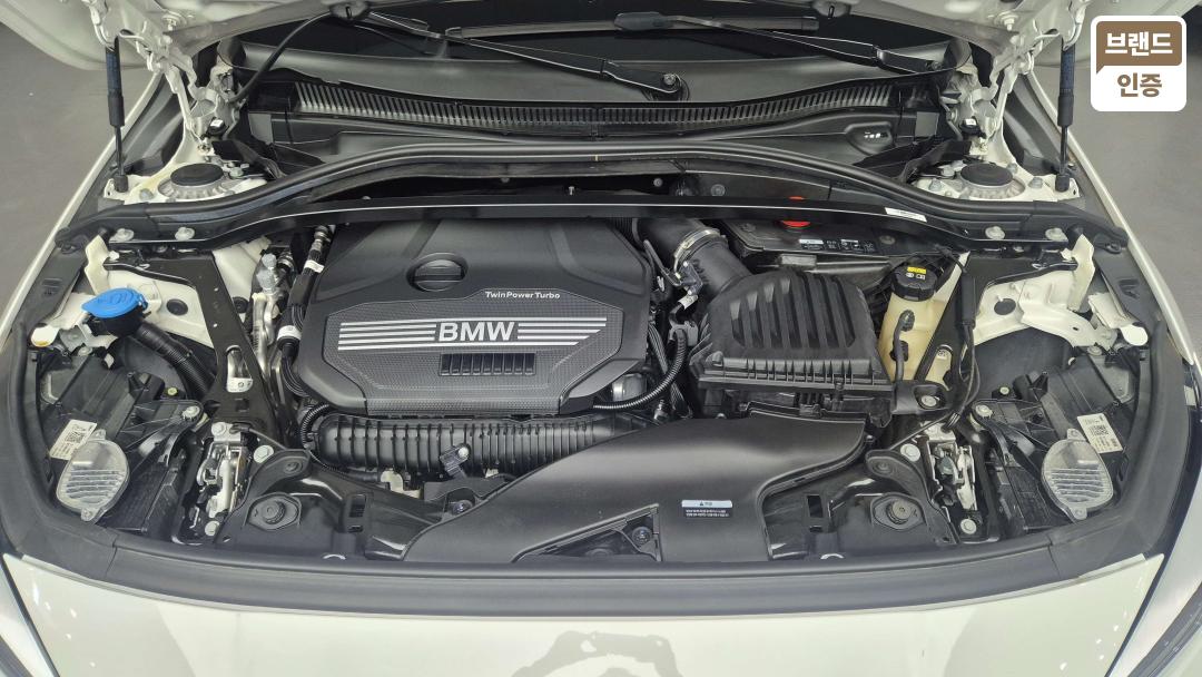 BMW 1 Series F40 Gasoline 2WD 120i Sport 9