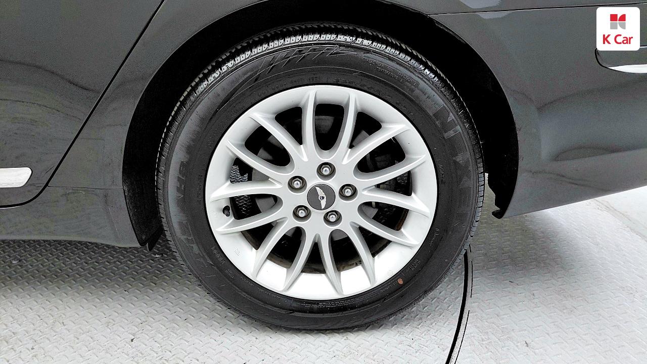 HYUNDAI Genesis BH 330