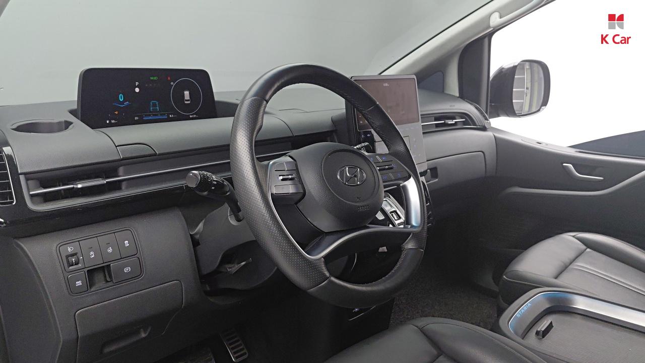 HYUNDAI Staria 2.2 Diesel Lounge 9-Seater 4W