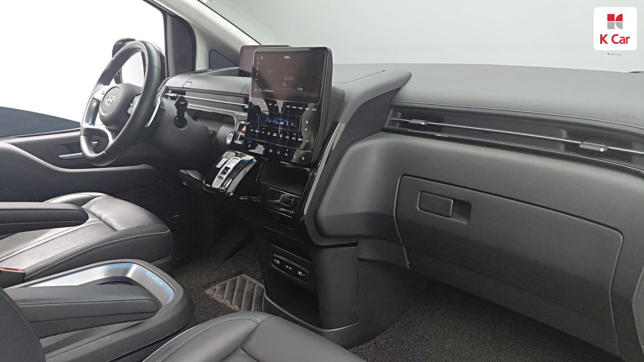 HYUNDAI Staria 2.2 Diesel Lounge 9-Seater 4W