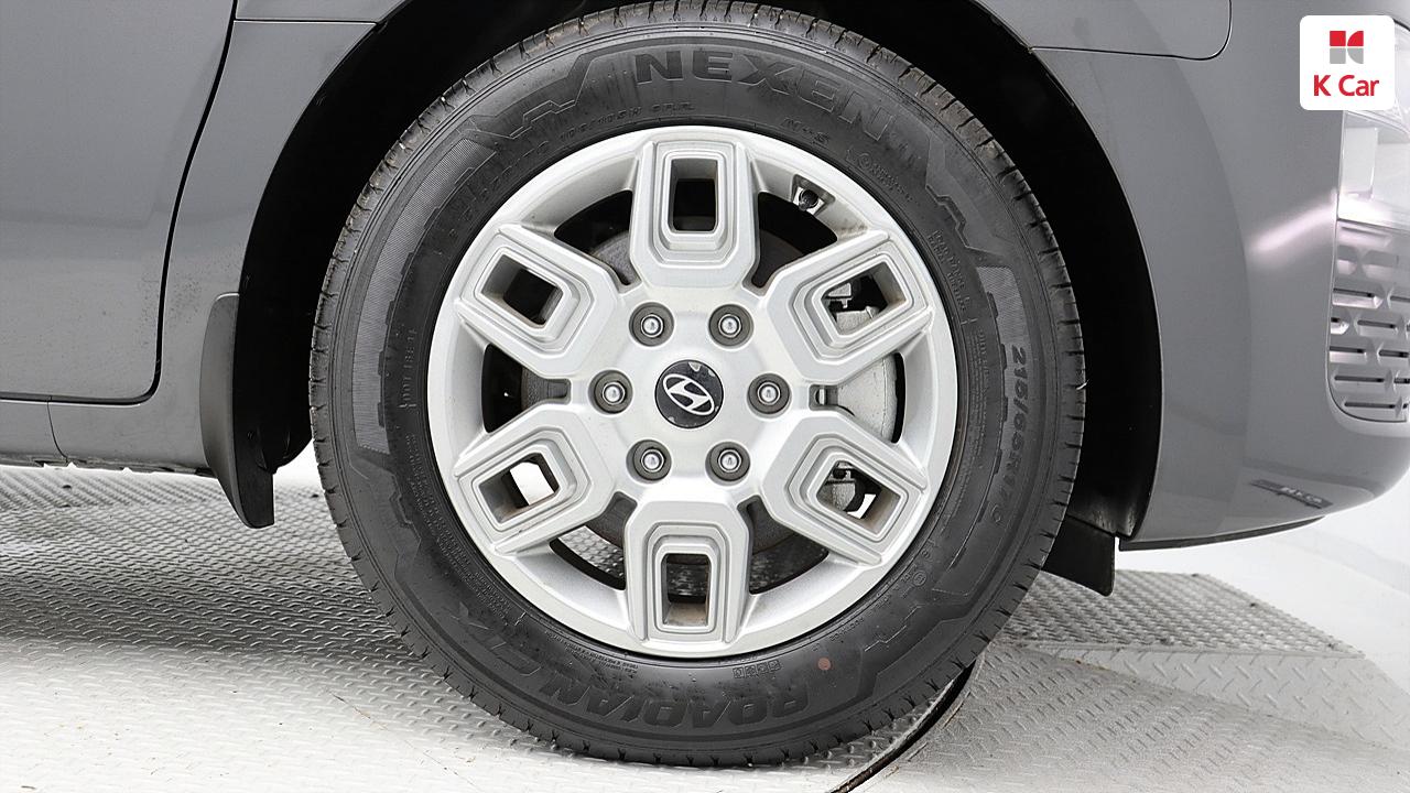 HYUNDAI Staria 3.5 LPG Cargo 5-Seater