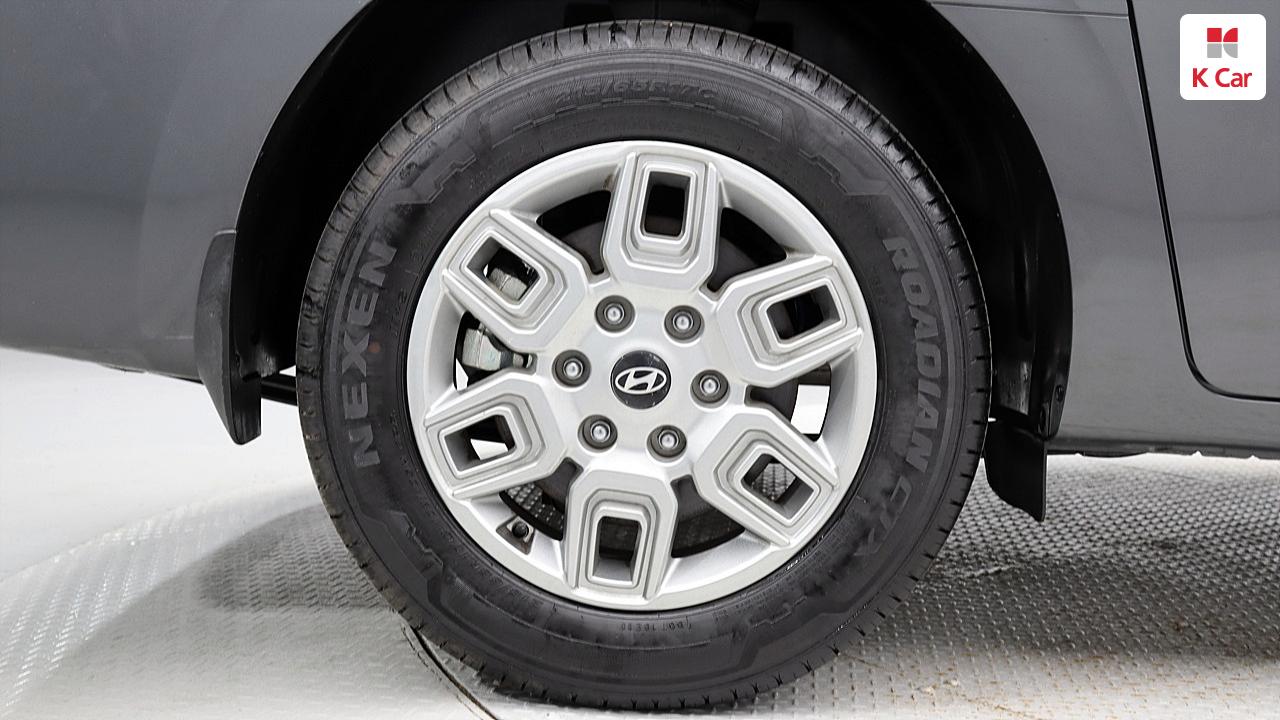 HYUNDAI Staria 3.5 LPG Cargo 5-Seater