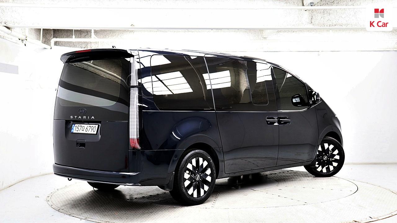 HYUNDAI Staria Hybrid 1.6 HEV Lounge 9Seater