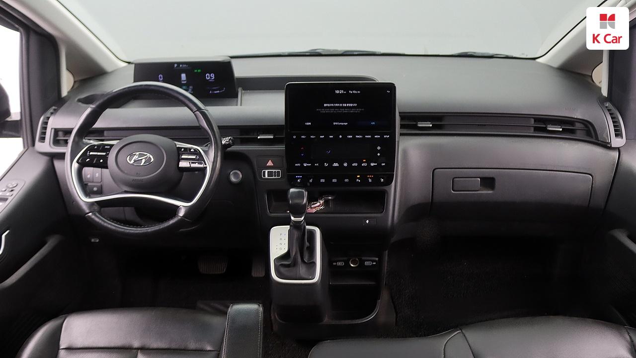 HYUNDAI Staria 2.2 Diesel Tourer 9-Seater 2W
