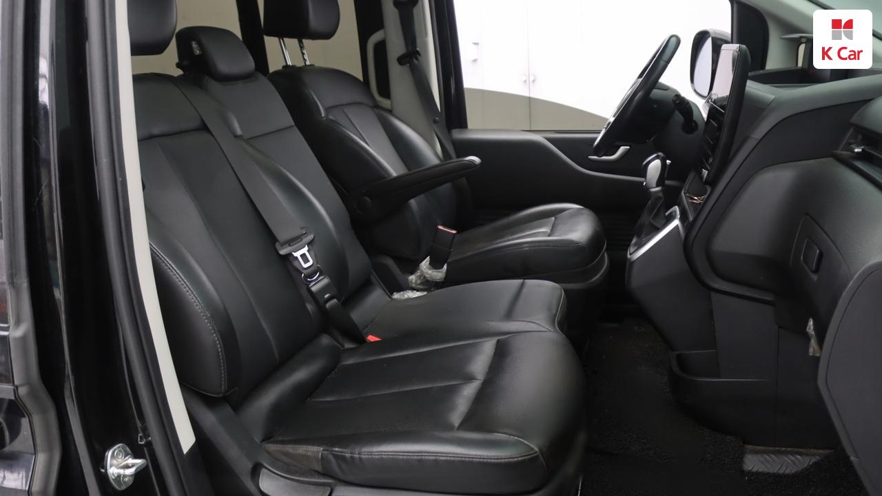 HYUNDAI Staria 2.2 Diesel Tourer 9-Seater 2W