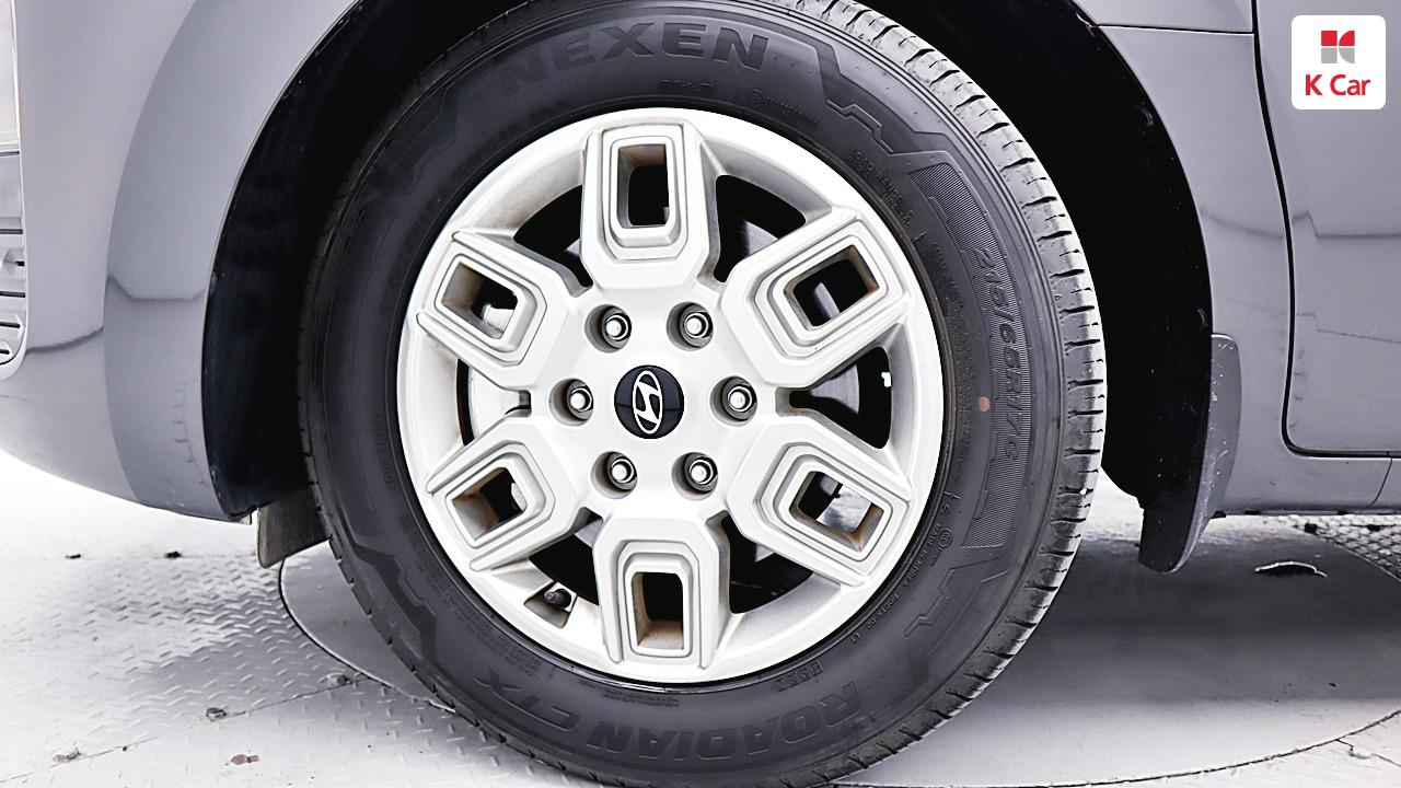 HYUNDAI Staria 3.5 LPG Cargo 5-Seater