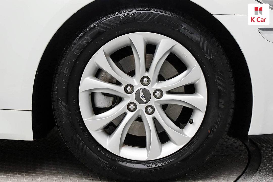Hyundai Genesis BH330 Modern Base Type 8