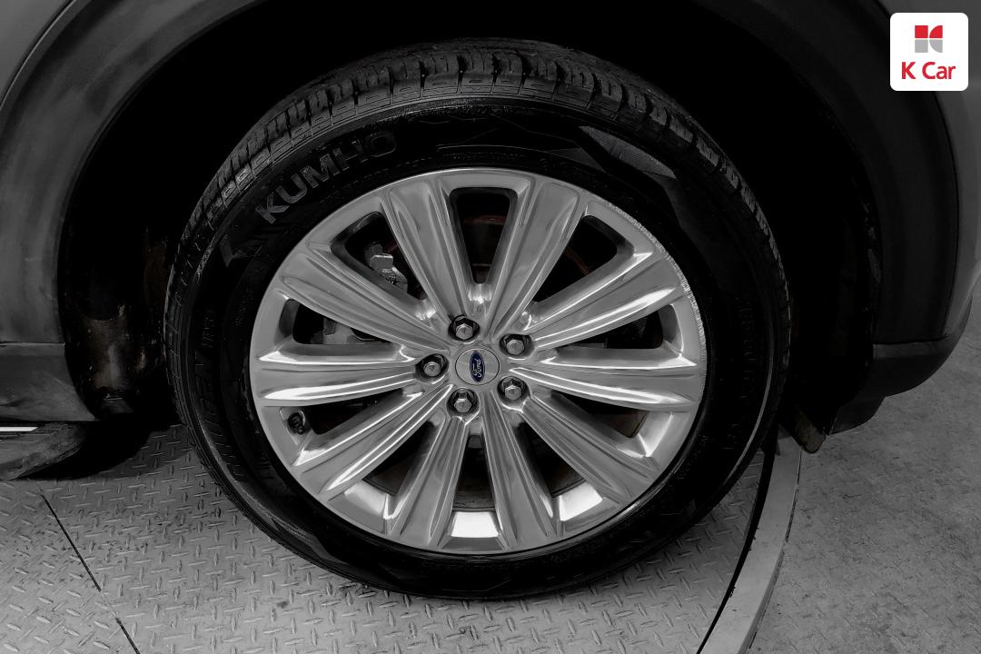 Ford Explorer Gasoline 4WD 2.3 Limited 8