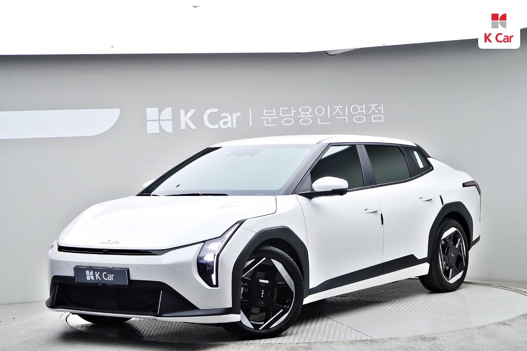 Kia EV4 - фото 1