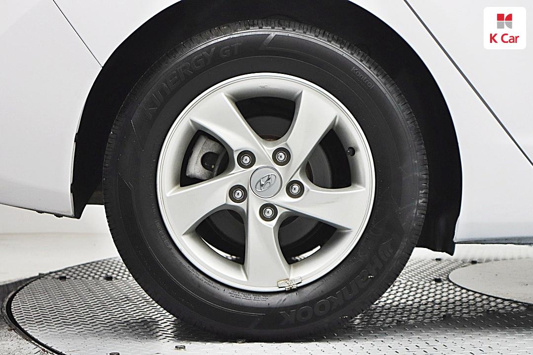 Hyundai Avante 1.6 GDi Smart Base Type 9
