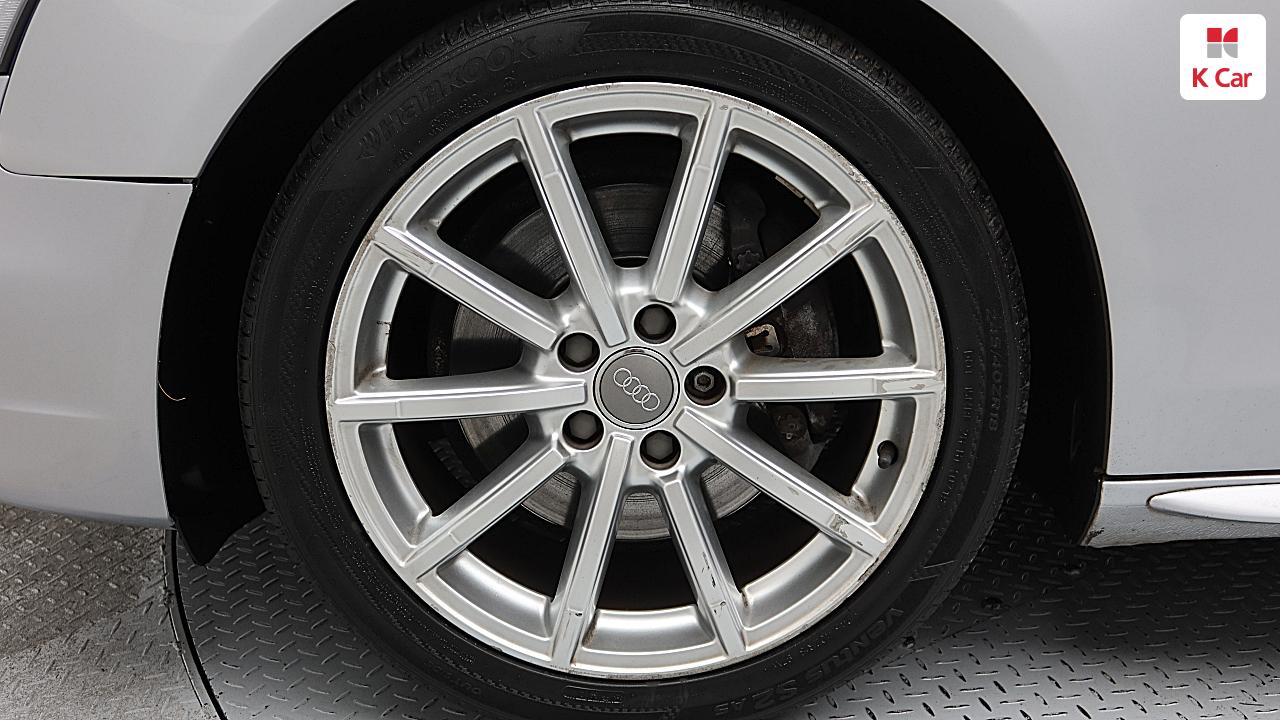아우디 뉴 A4 (B8) 40 TFSI 콰트로 프레스티지 B8