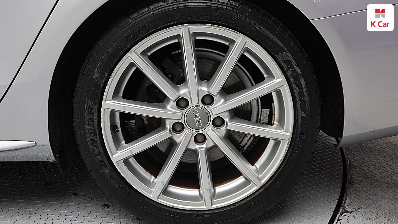아우디 뉴 A4 (B8) 40 TFSI 콰트로 프레스티지 B8
