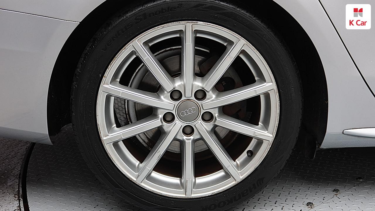 아우디 뉴 A4 (B8) 40 TFSI 콰트로 프레스티지 B8