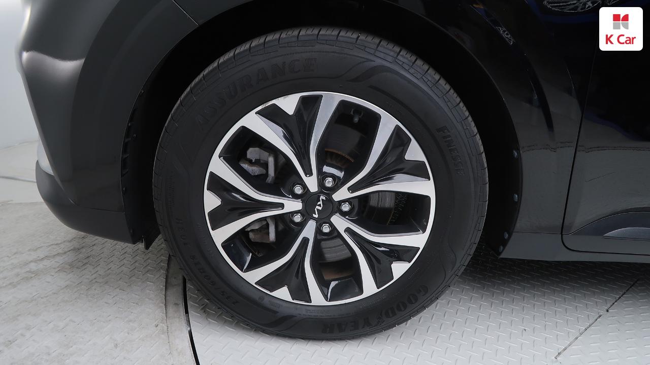 KIA New Carnival 9-Seater Diesel
