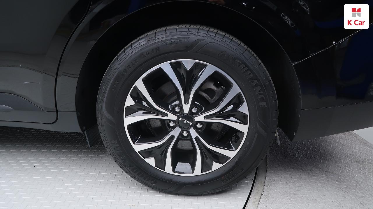 KIA New Carnival 9-Seater Diesel