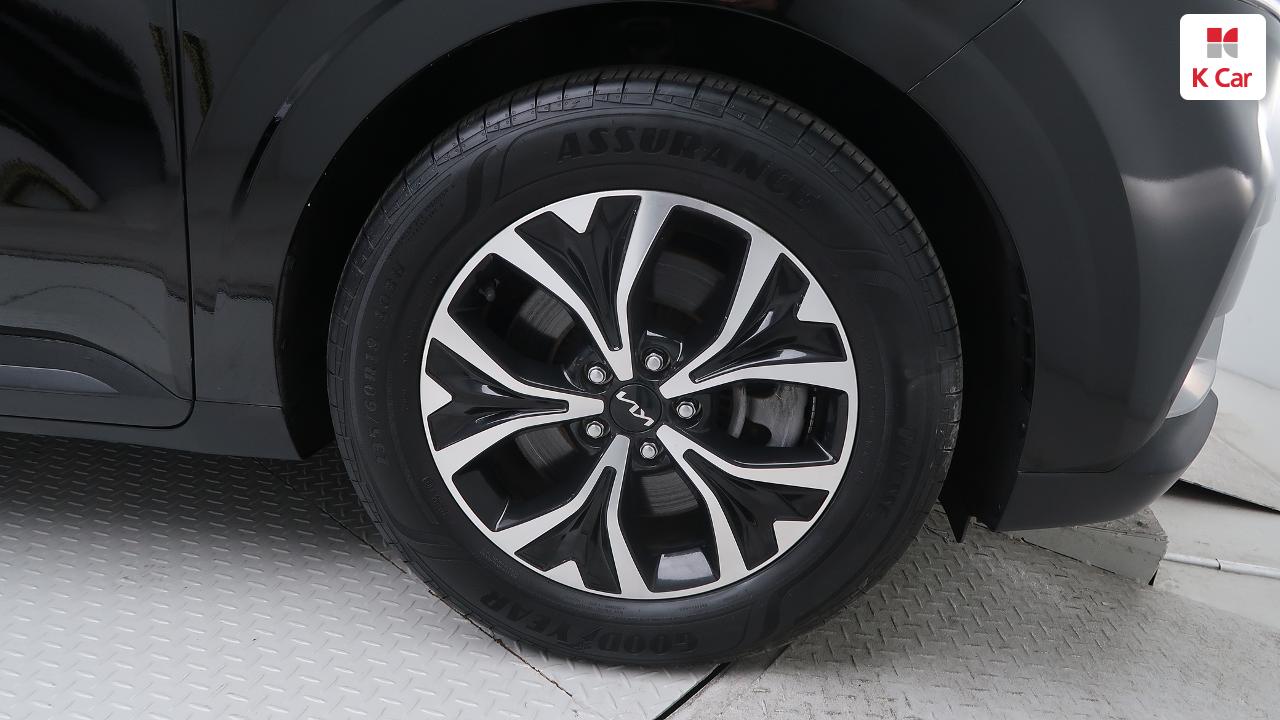 KIA New Carnival 9-Seater Diesel