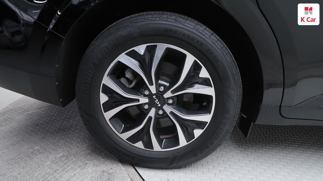 KIA New Carnival 9-Seater Diesel