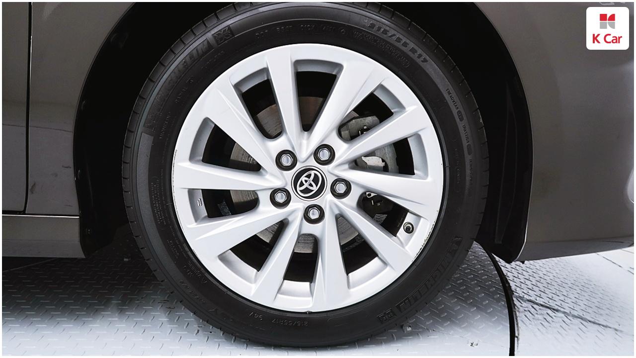 TOYOTA Camry (10th Generation) 2.5 Hybrid