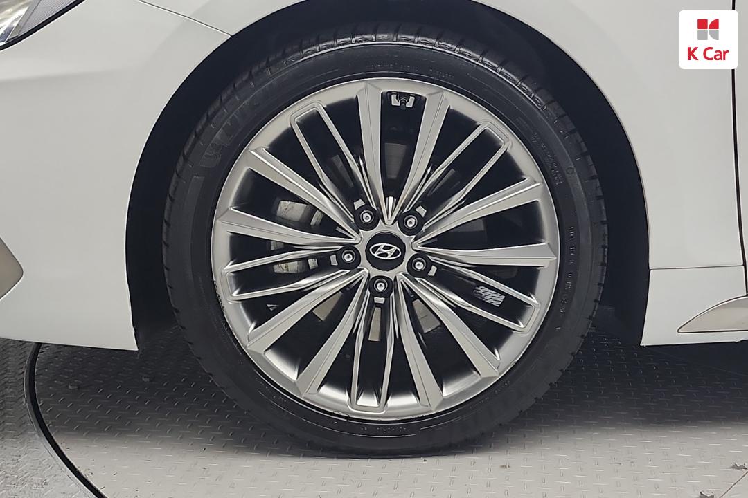 Hyundai Grandeur IG 2.4 Premium No sub-trim 6