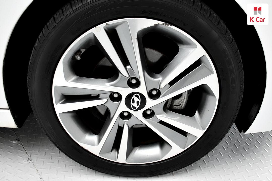 Hyundai Avante AD 1.6 GDI Value Plus 8