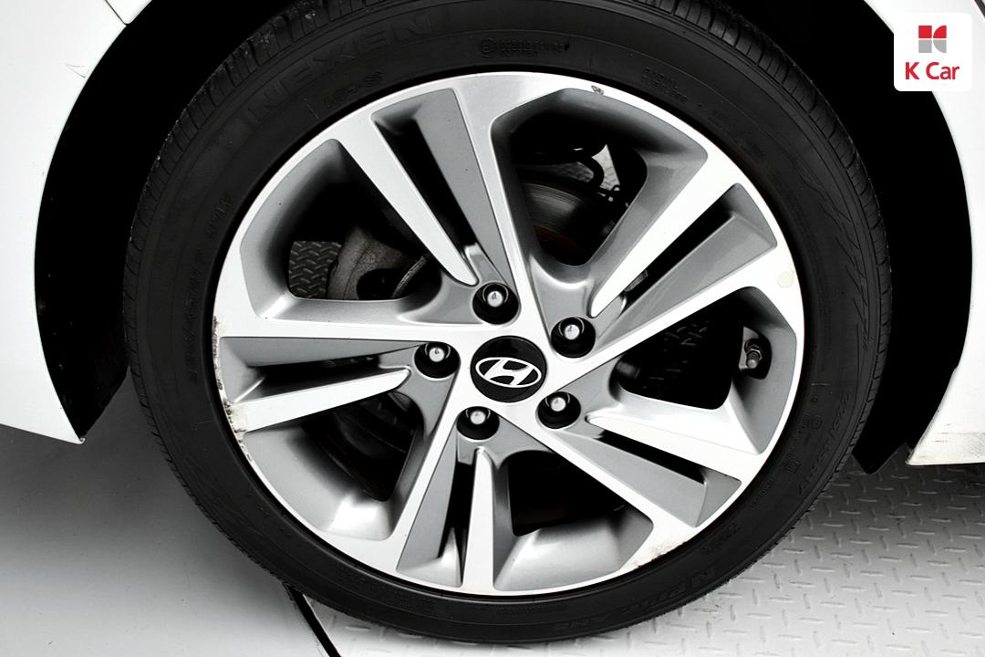 Hyundai Avante AD 1.6 GDI Value Plus 9