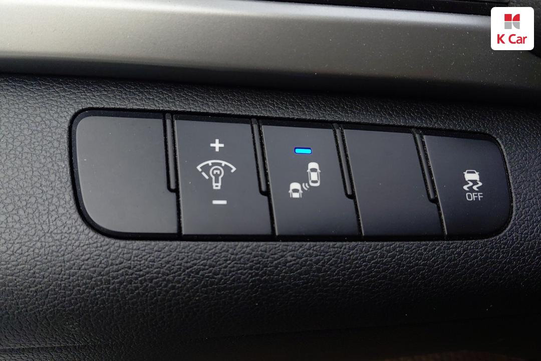 Hyundai Avante AD 1.6 GDI Value Plus 8