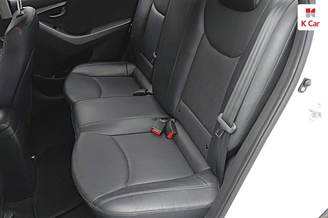 Hyundai Avante MD M16 GDI Smart 5