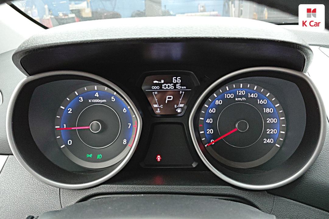 Hyundai Avante MD M16 GDI Smart 8
