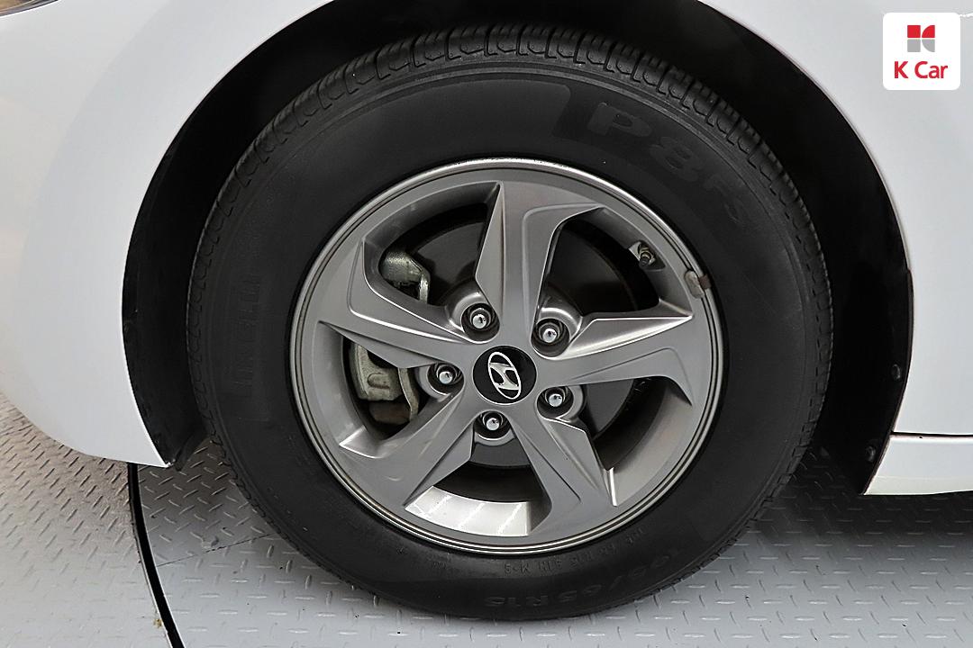 Hyundai Avante AD 1.6 GDI Smart No sub-trim 6