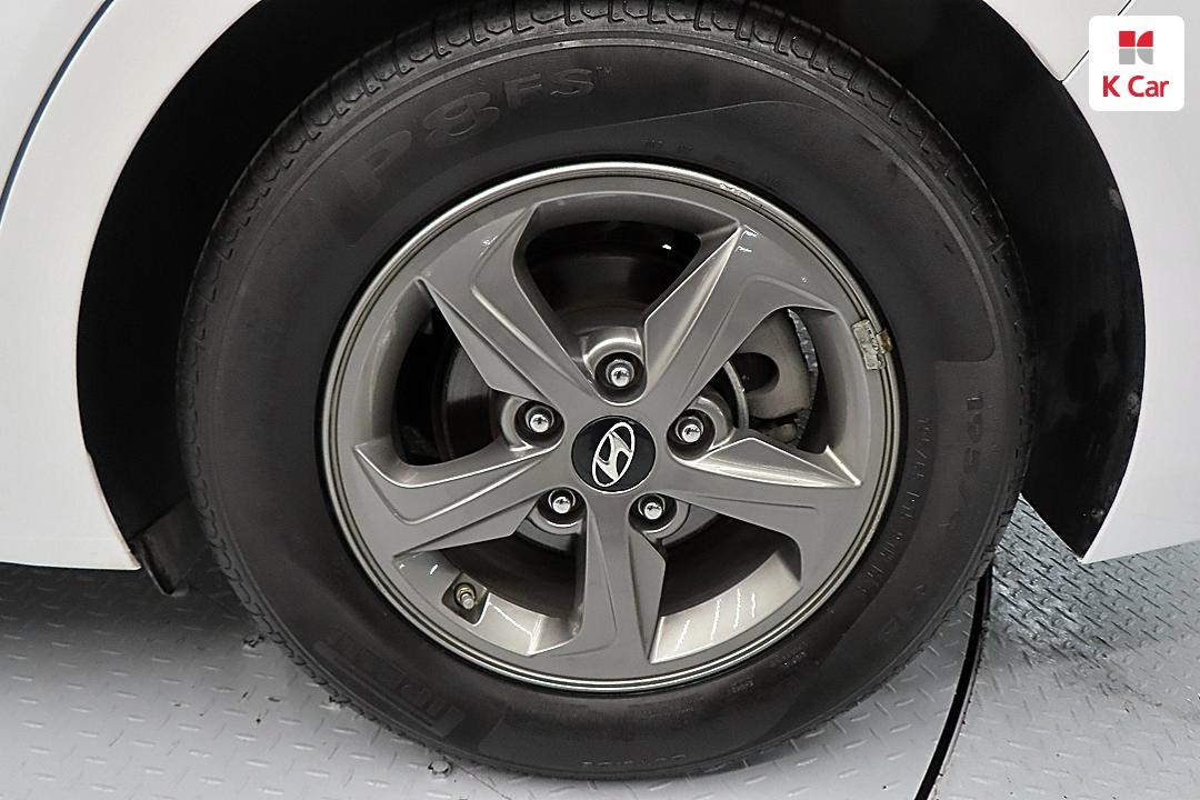 Hyundai Avante AD 1.6 GDI Smart No sub-trim 7
