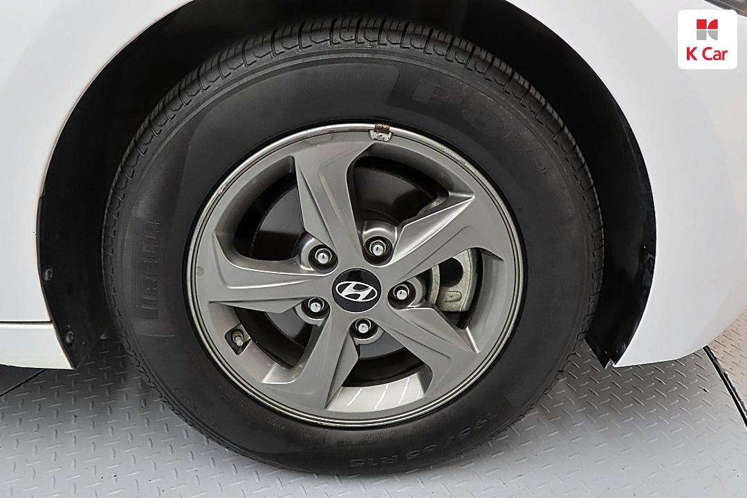 Hyundai Avante AD 1.6 GDI Smart No sub-trim 8