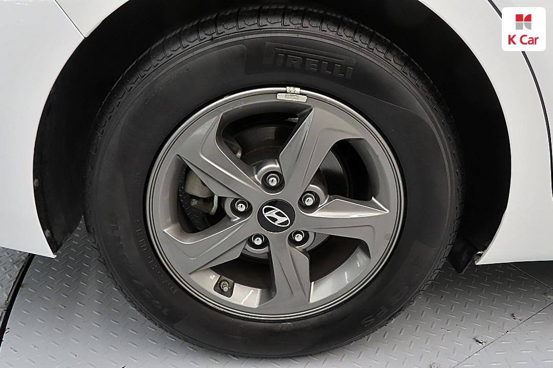 Hyundai Avante AD 1.6 GDI Smart No sub-trim 9