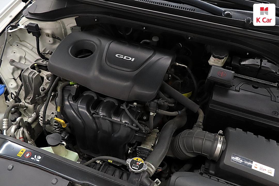 Hyundai Avante AD 1.6 GDI Smart No sub-trim 10