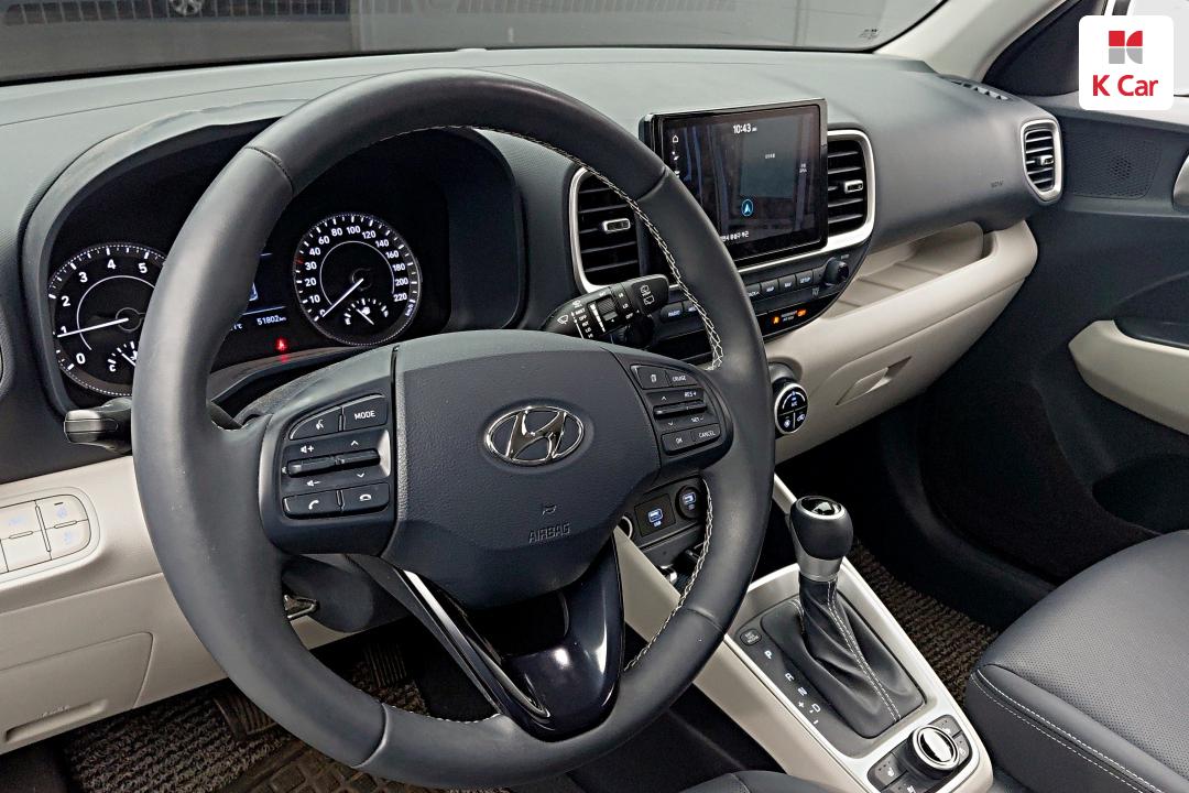 Hyundai Venue 1.6 Modern 8