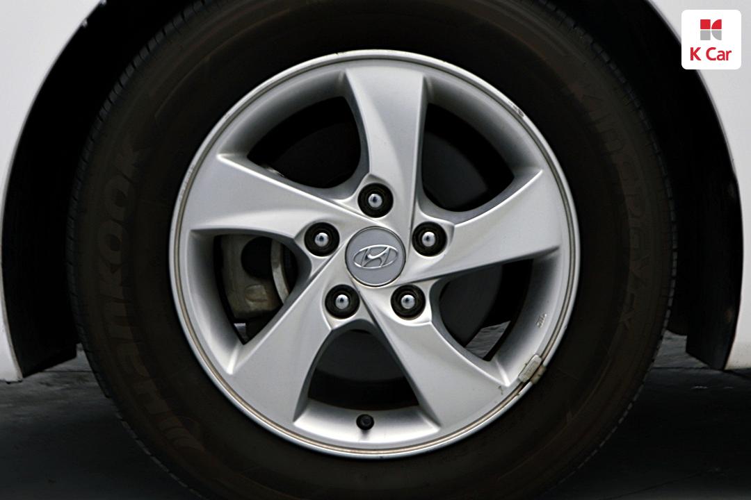 Hyundai Avante MD M16 GDI Style 6