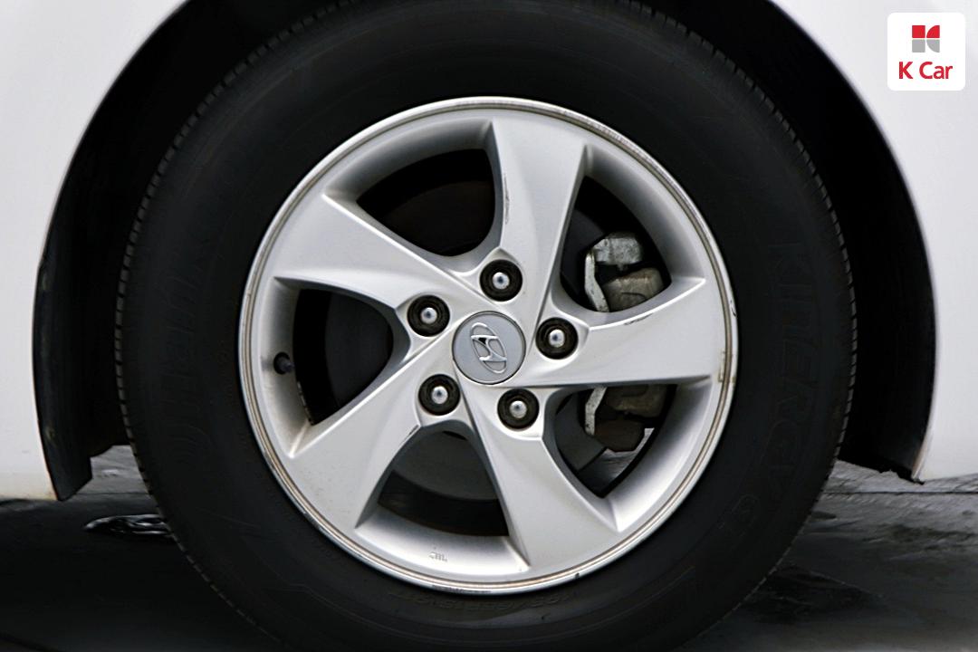 Hyundai Avante MD M16 GDI Style 8