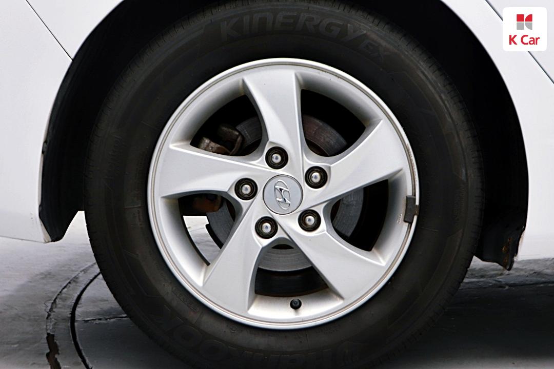 Hyundai Avante MD M16 GDI Style 9