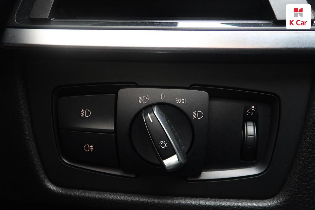 BMW 3 Series F30 320d xDrive 10